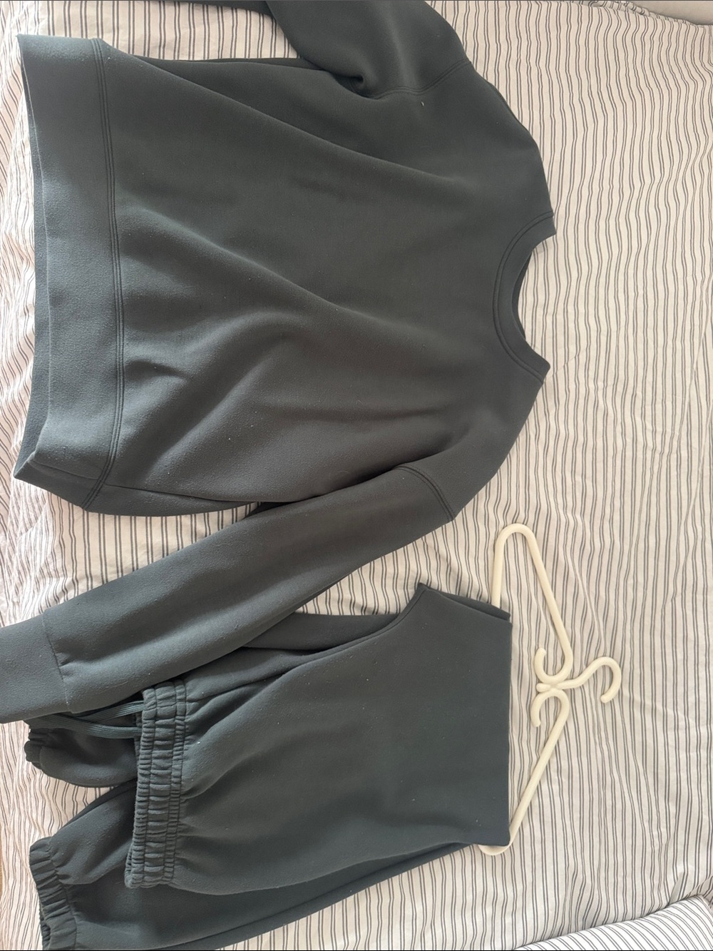 Women’s Black Crewneck Sweatshirt and Jogger Set